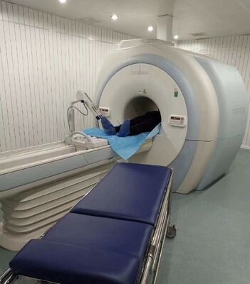 190 Cm X 55 Cm X 20 Cm Non Magnetic Stretcher Providing Weight Capacity 200 Kg and Non Slip Surface Perfect for Hospital