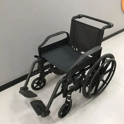 Sedie a rotelle non magnetiche con altezza di 40 cm per lo schienale, larghezza complessiva di 65 cm e braccioli ripiegabili con imbottitura per sale MRI
