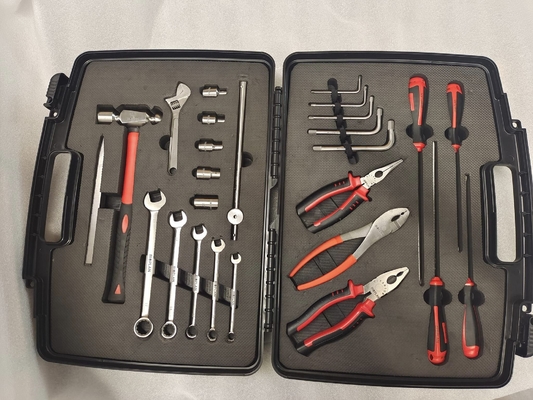 Kit di attrezzi non ferrosi di colore nero, comprese le pinze e la cassa