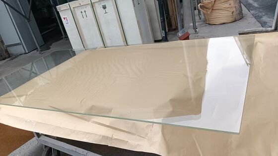 Circle Radiation-Protective-Glass Featuring Transmittance Over 90 Percent Designed for Radiation Protection and Safety