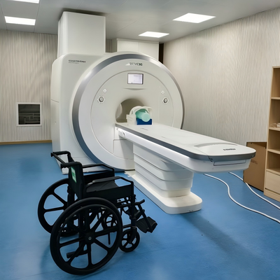 Sedile a rotelle pediatrico a inclinazione nello spazio non magnetico per risonanza magnetica con telaio in lega di alluminio e imbracatura a cinque punti