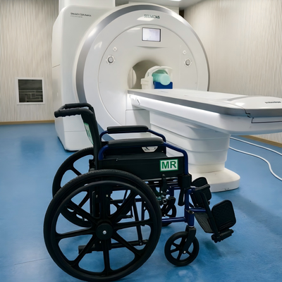 120 kg capacità di peso sedia a rotelle pieghevole non magnetica con bracciole staccabili per risonanza magnetica ospedaliera