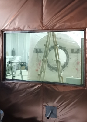 Finestre a schermo dipinte con gamma di frequenze DC - 40 GHz